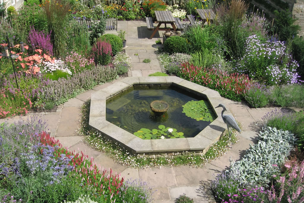 Landscape Creations – Summer flowers and repeat planting of architectural plants
